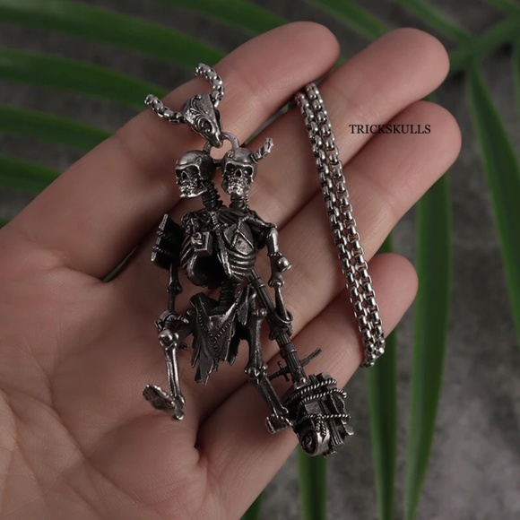 Double Dungeon Skeletons Hammer Skulls Streetwear Pendant & 60cm Round Box Chain - Picture 3 of 9